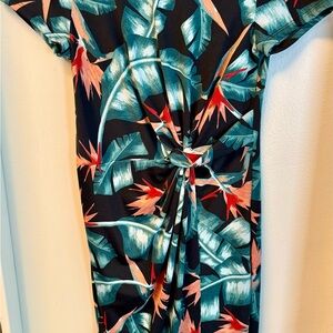 Tropical Stevie Hender t-shirt style